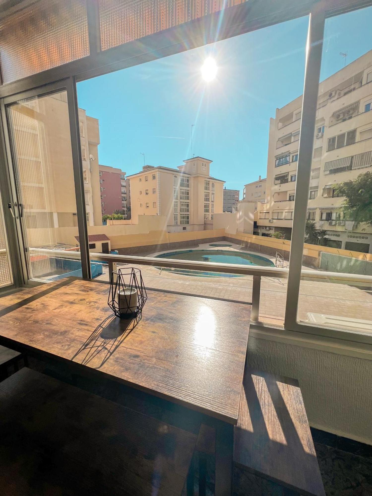Cozy And Bright Flat With Pool Leilighet Torremolinos Eksteriør bilde