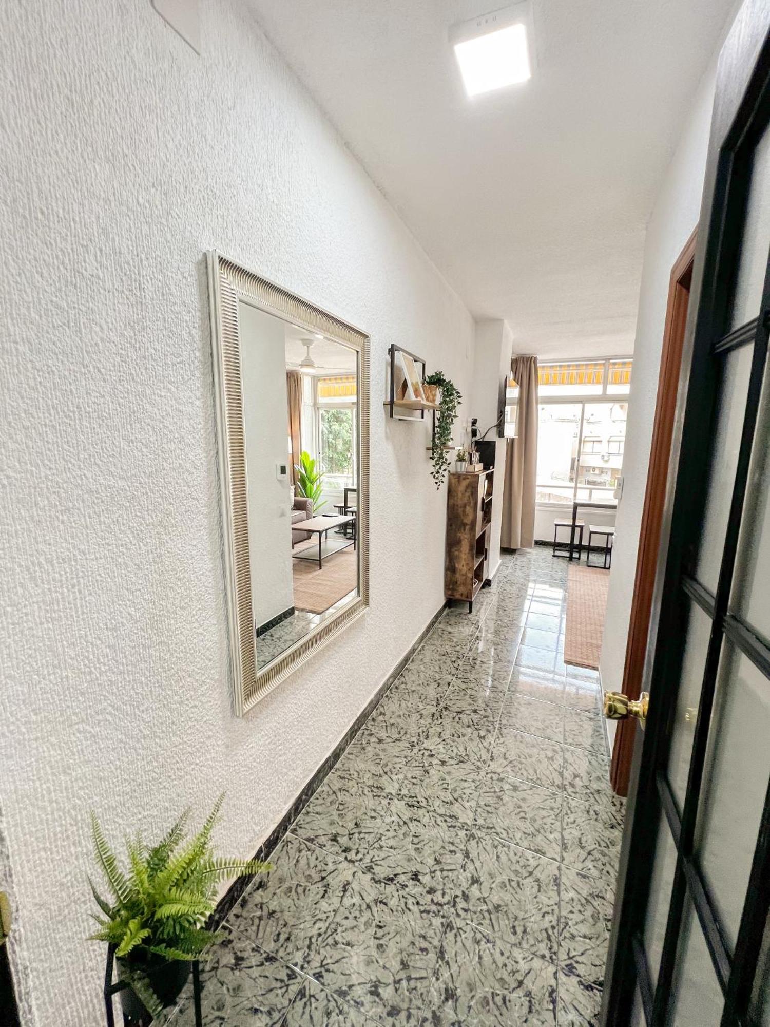 Cozy And Bright Flat With Pool Leilighet Torremolinos Eksteriør bilde