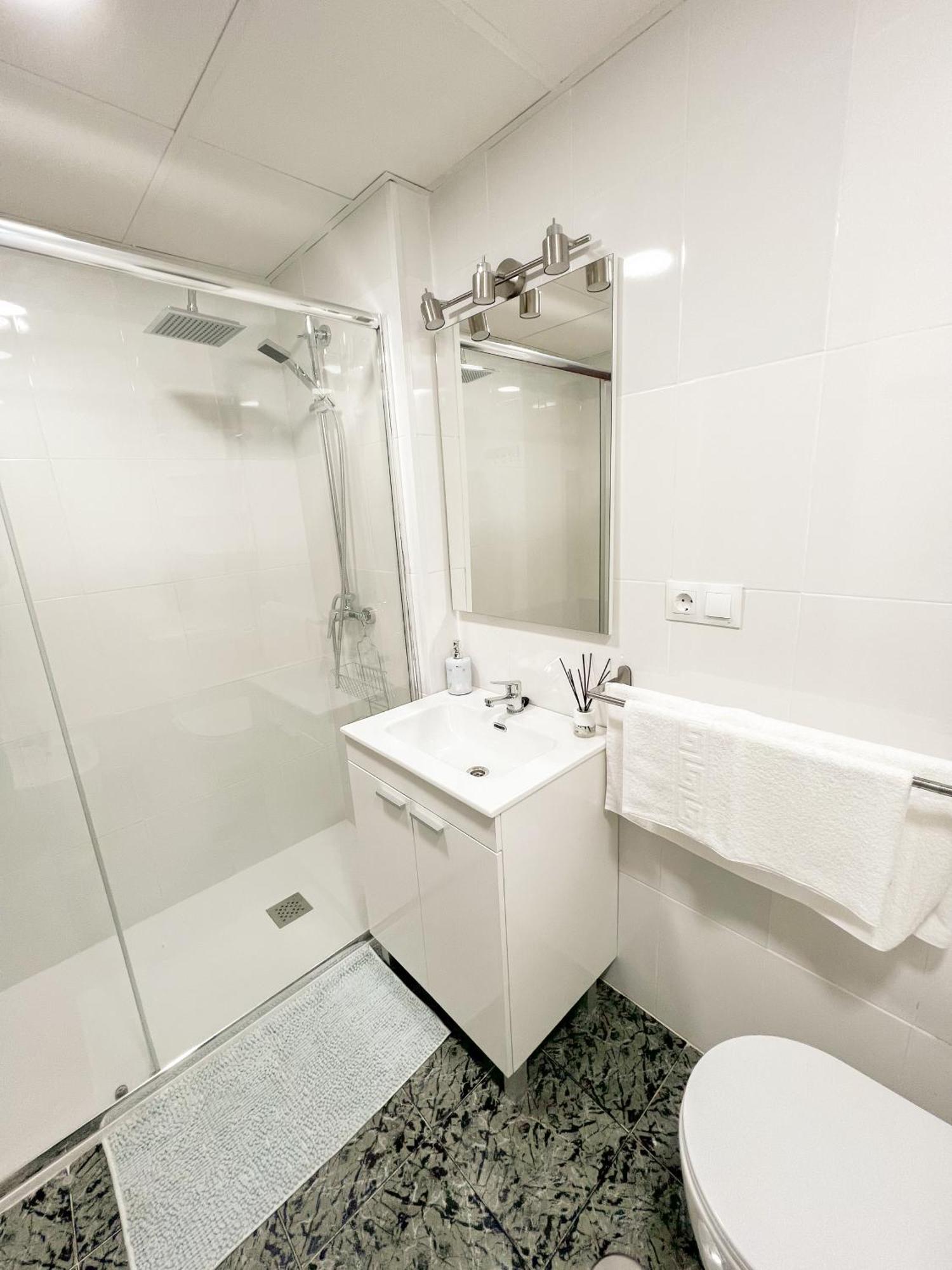 Cozy And Bright Flat With Pool Leilighet Torremolinos Eksteriør bilde