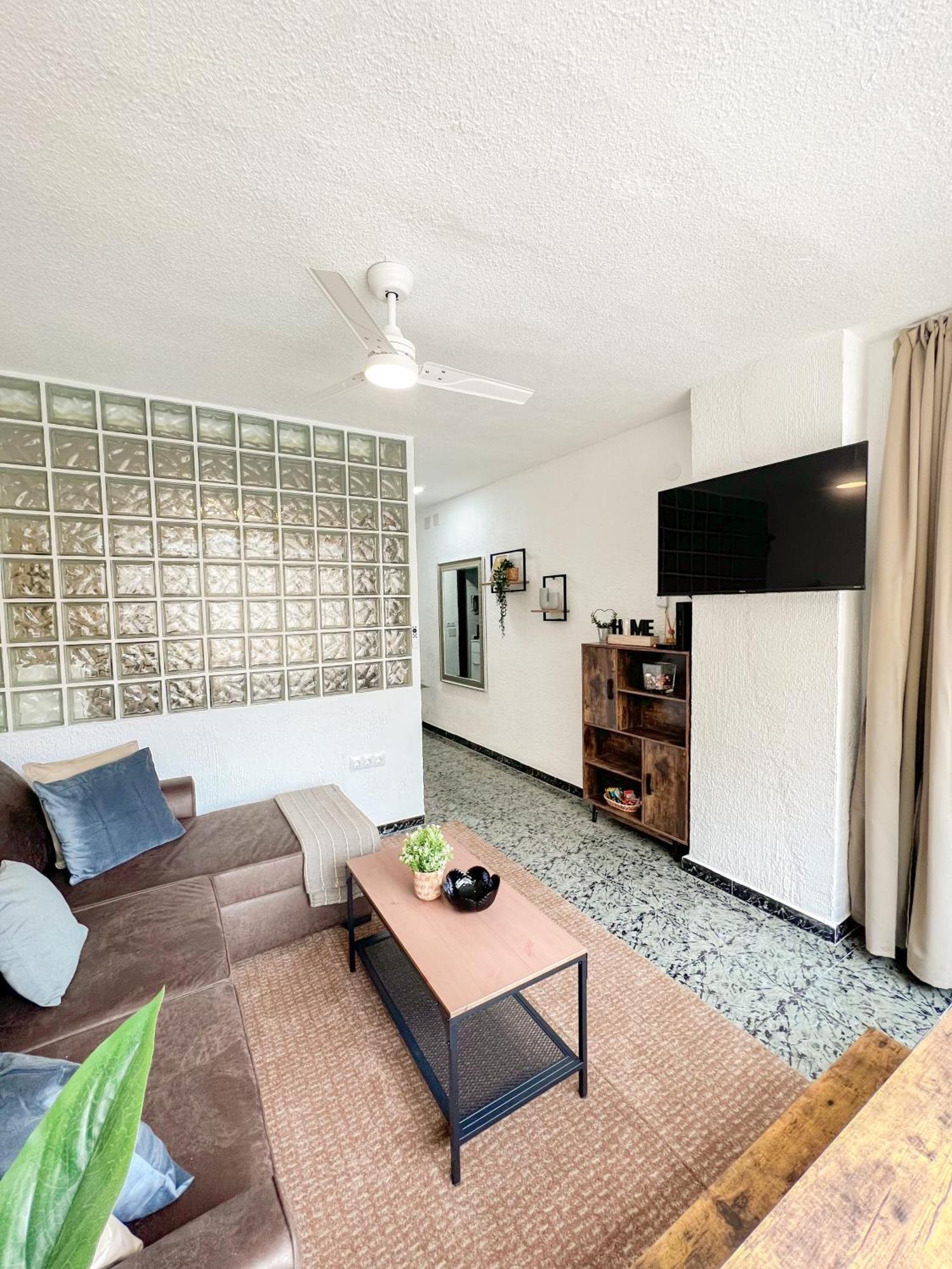 Cozy And Bright Flat With Pool Leilighet Torremolinos Eksteriør bilde